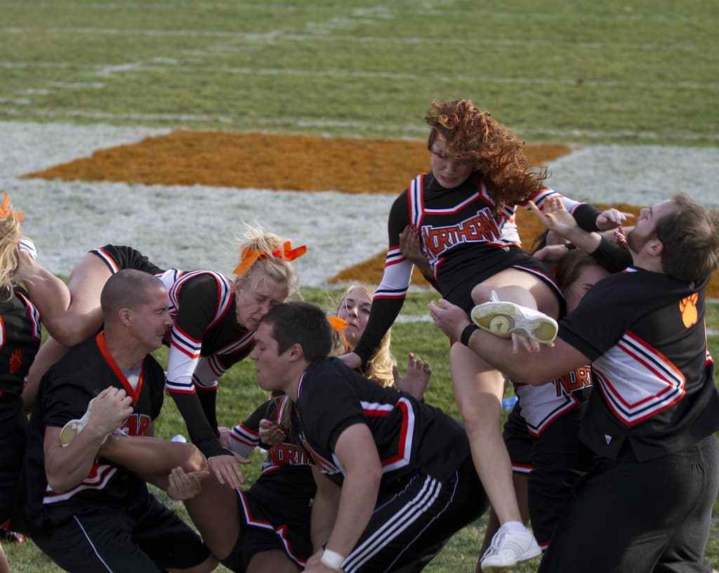 These cheerleader fail pics will make you love cheerleaders more